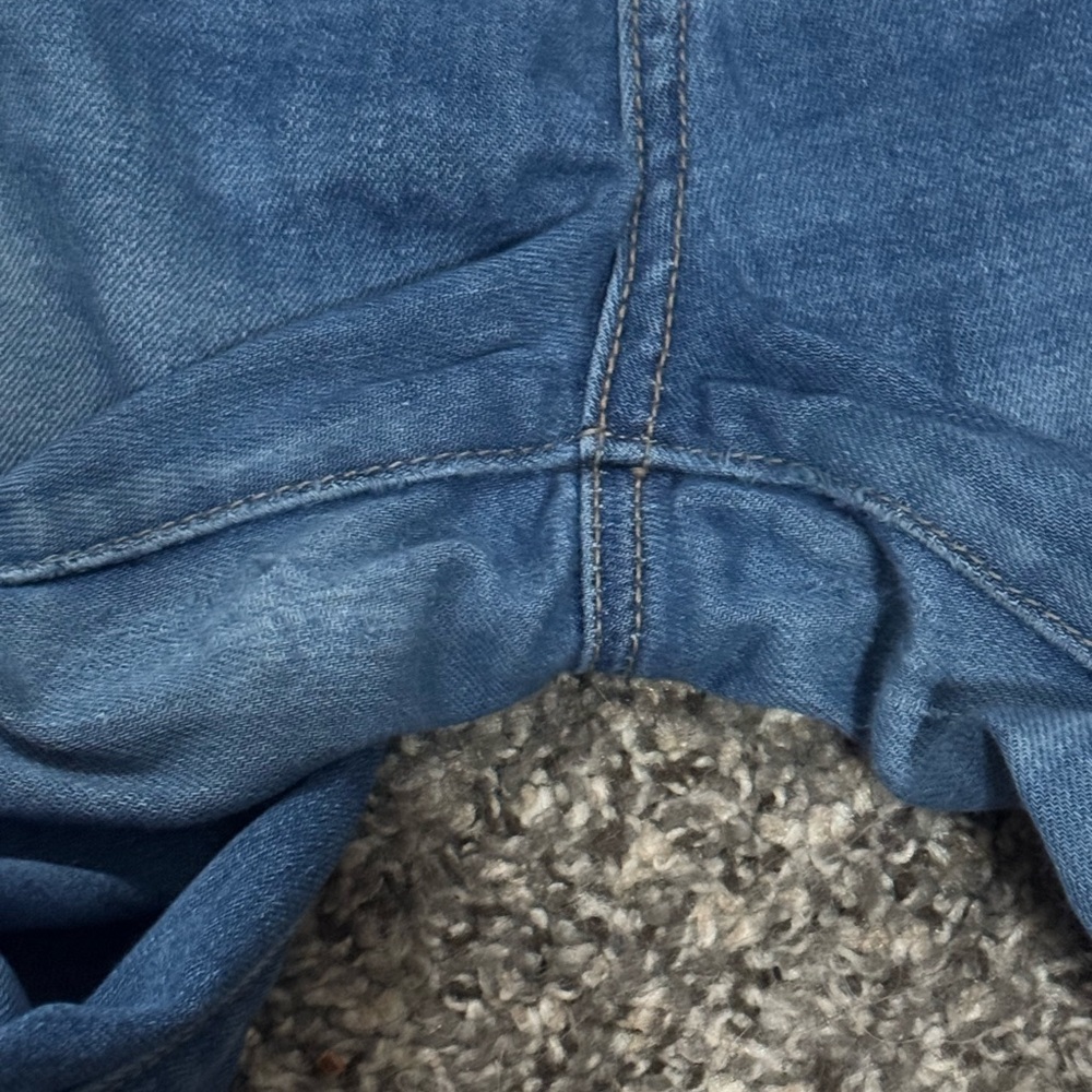 Women's American Eagle Blue Jeans - Picture 3 of 4